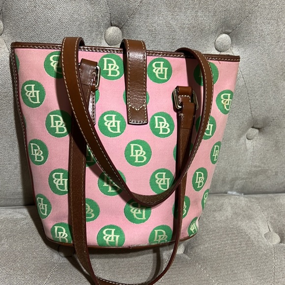 Dooney & Bourke GUC with callouts bucket bag - Picture 2 of 10